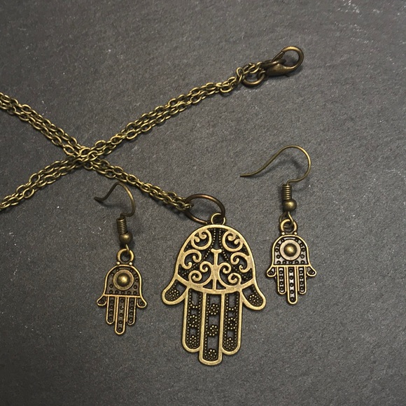 Jewelry - 🌈2/$15 Hamsa pendant necklace and earring set